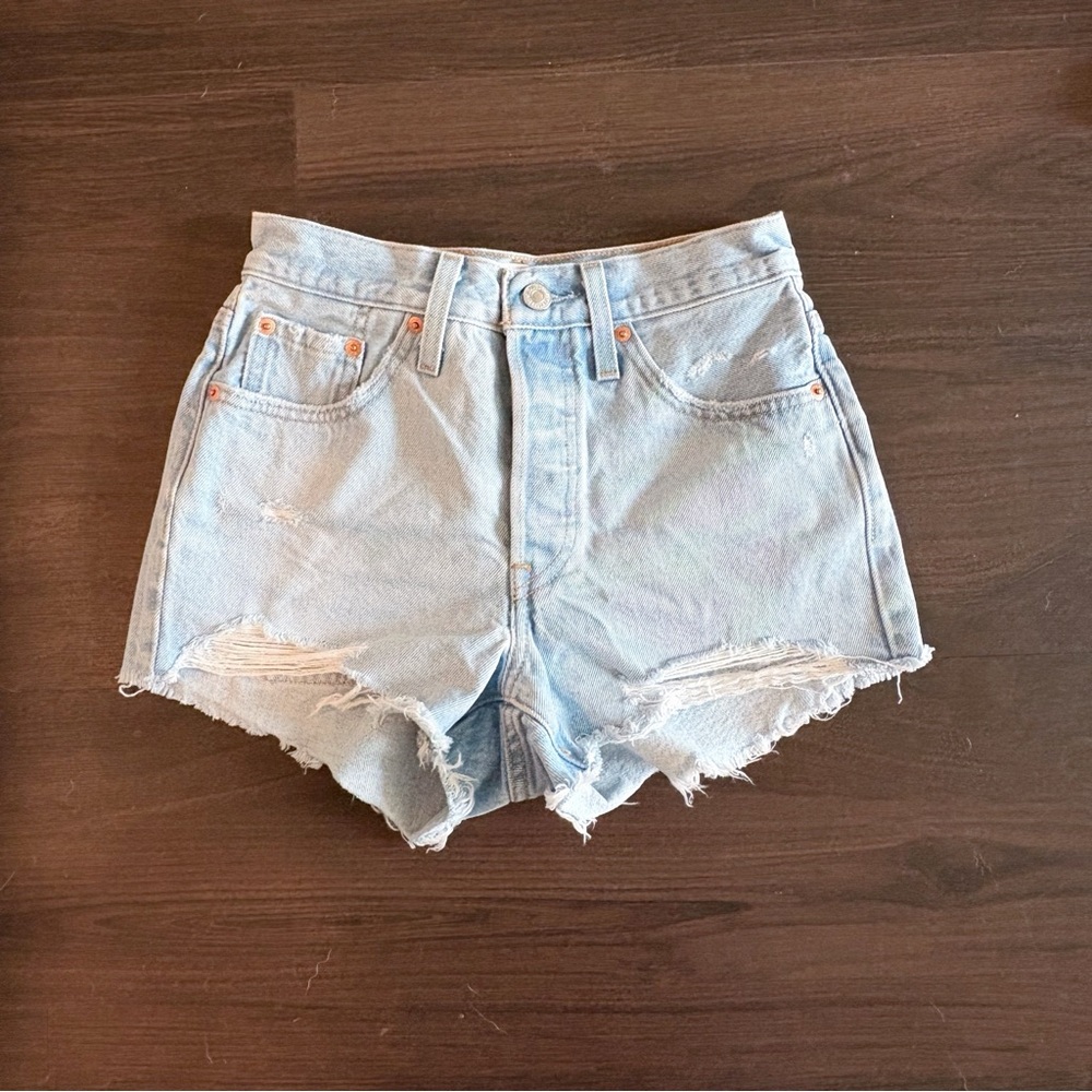 Levi's Women's 501 Original Shorts (Ojai Top - Light Indigo, Size 24)